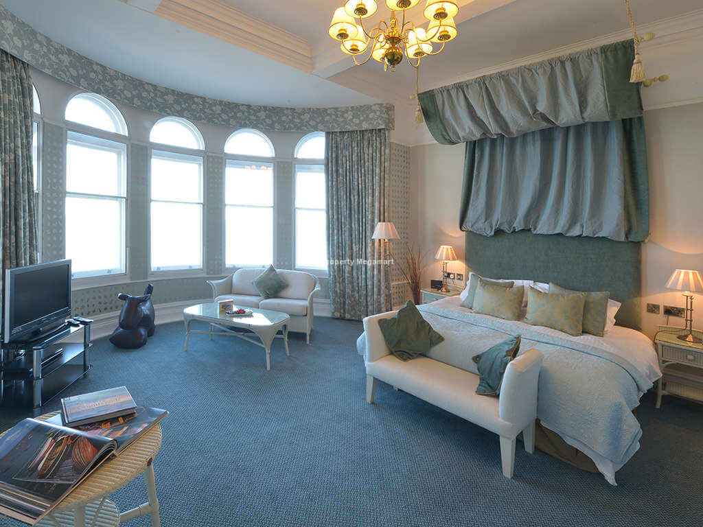 Dee Jay Square A Wing